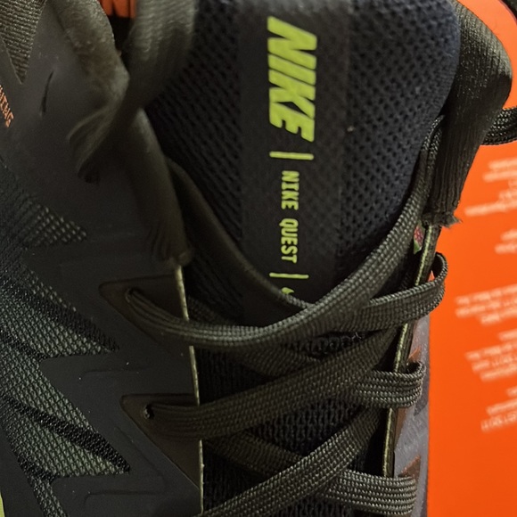 Nike Quest Men’s Sneakers excellent condition - Picture 8 of 14